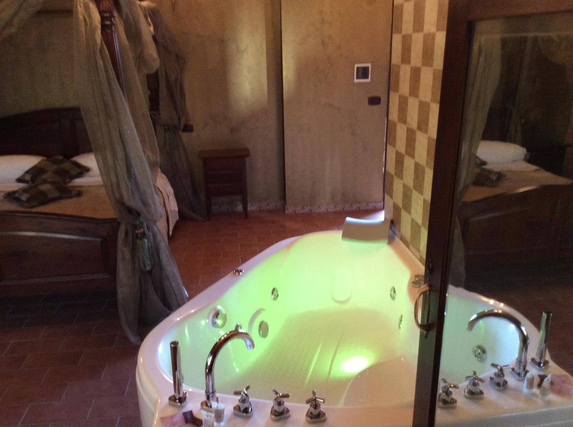 Hotel Il Feudo Dei Pierleoni เชลาโน ห้อง รูปภาพ